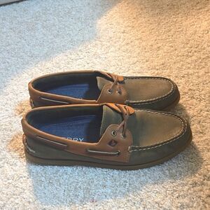 Men's SPERRY Top Siders.  Size 9.5 m.  Great used condition.